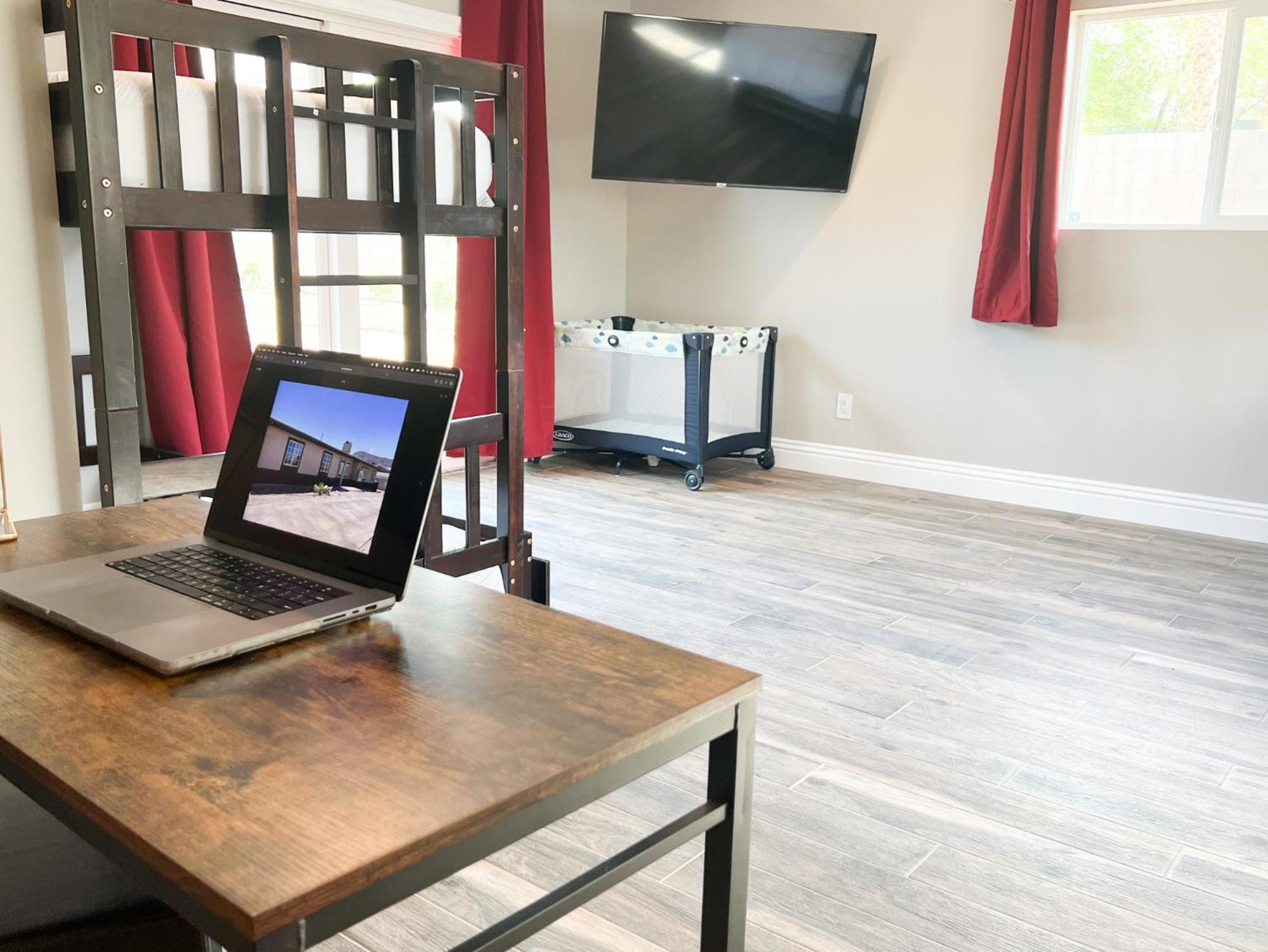 Lux Private Home - Pool, Billiards, 8 Smart Tvs, Board Games, Cotton Bedding - The Stone Sanctuary At Mccullough Hills Trailhead Las Vegas Eksteriør bilde
